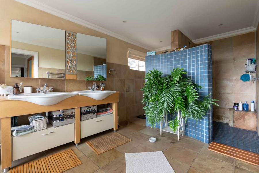 4 Bedroom Property for Sale in Oranjezicht Western Cape